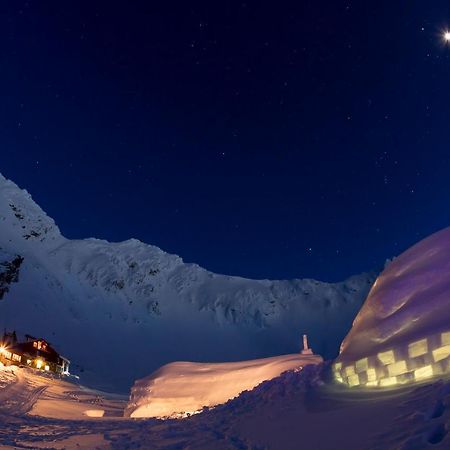 Hotel Of Ice Transylvania Cartisoara Exterior photo